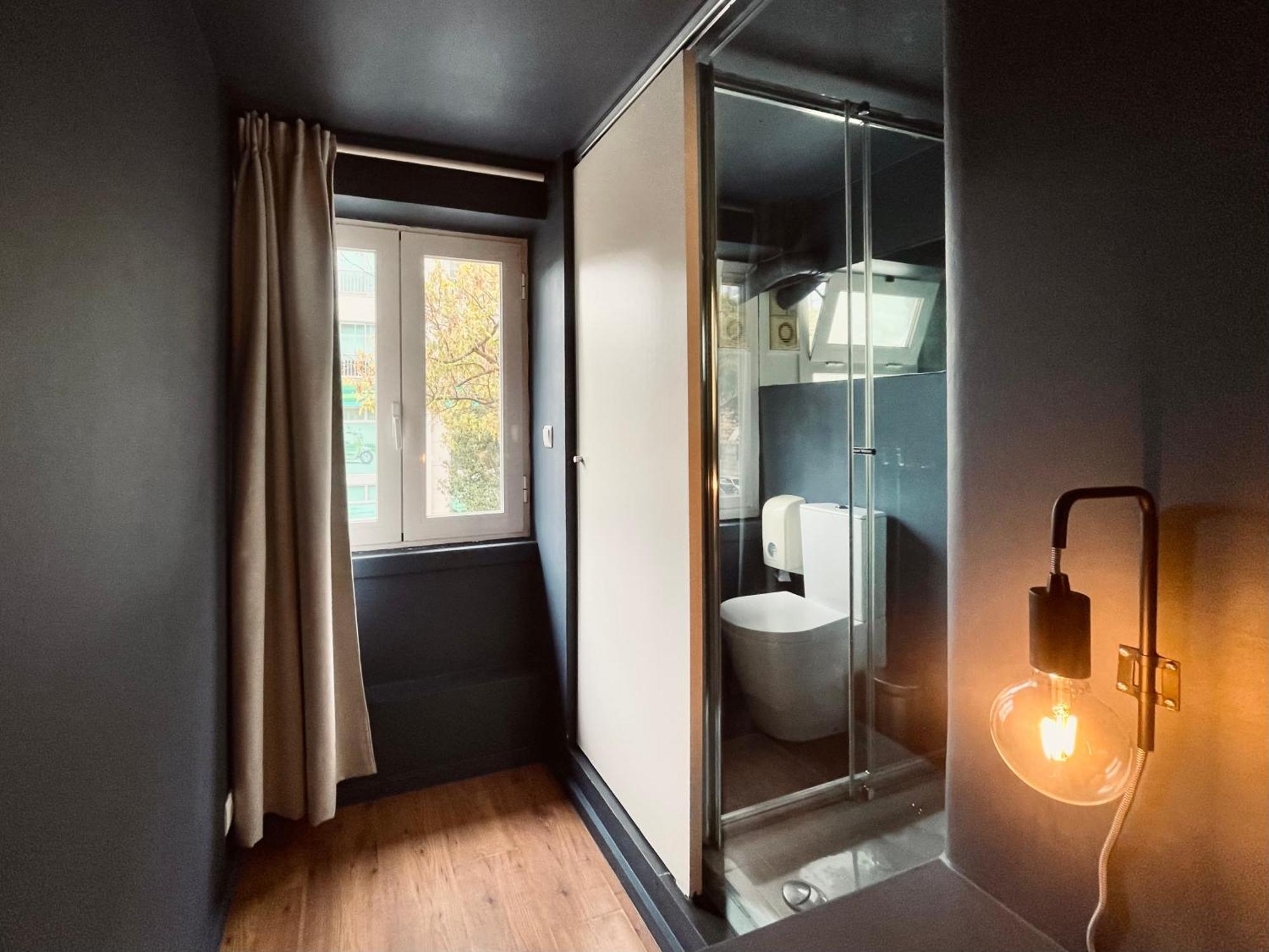 Avenue & Hostal Lisboa