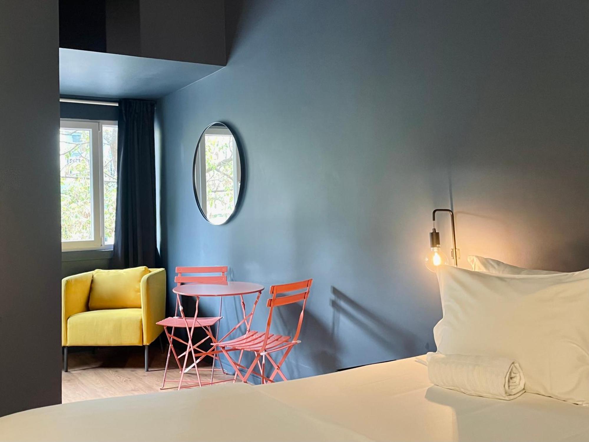 Avenue & Hostal *