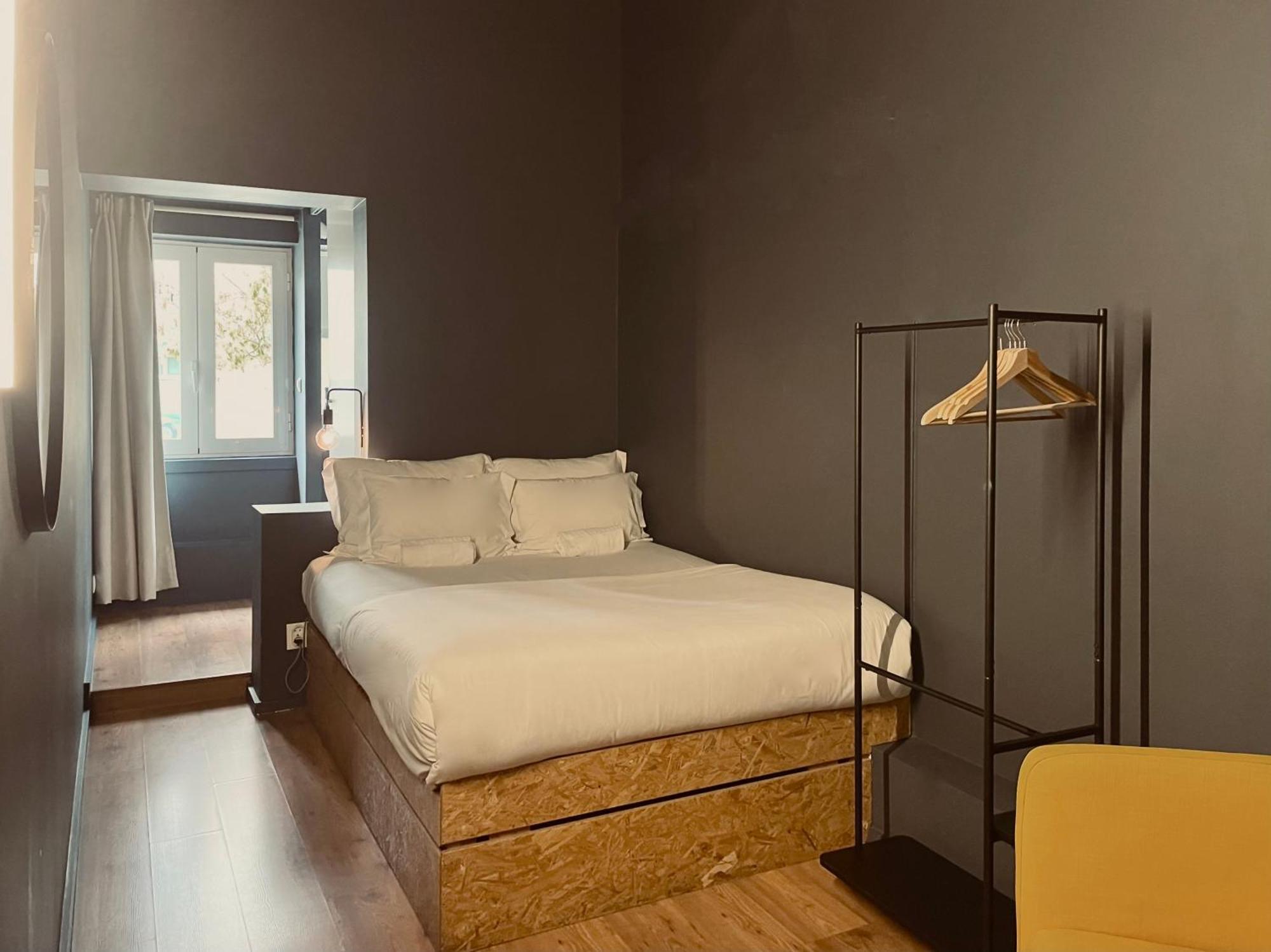 Avenue & Hostal *