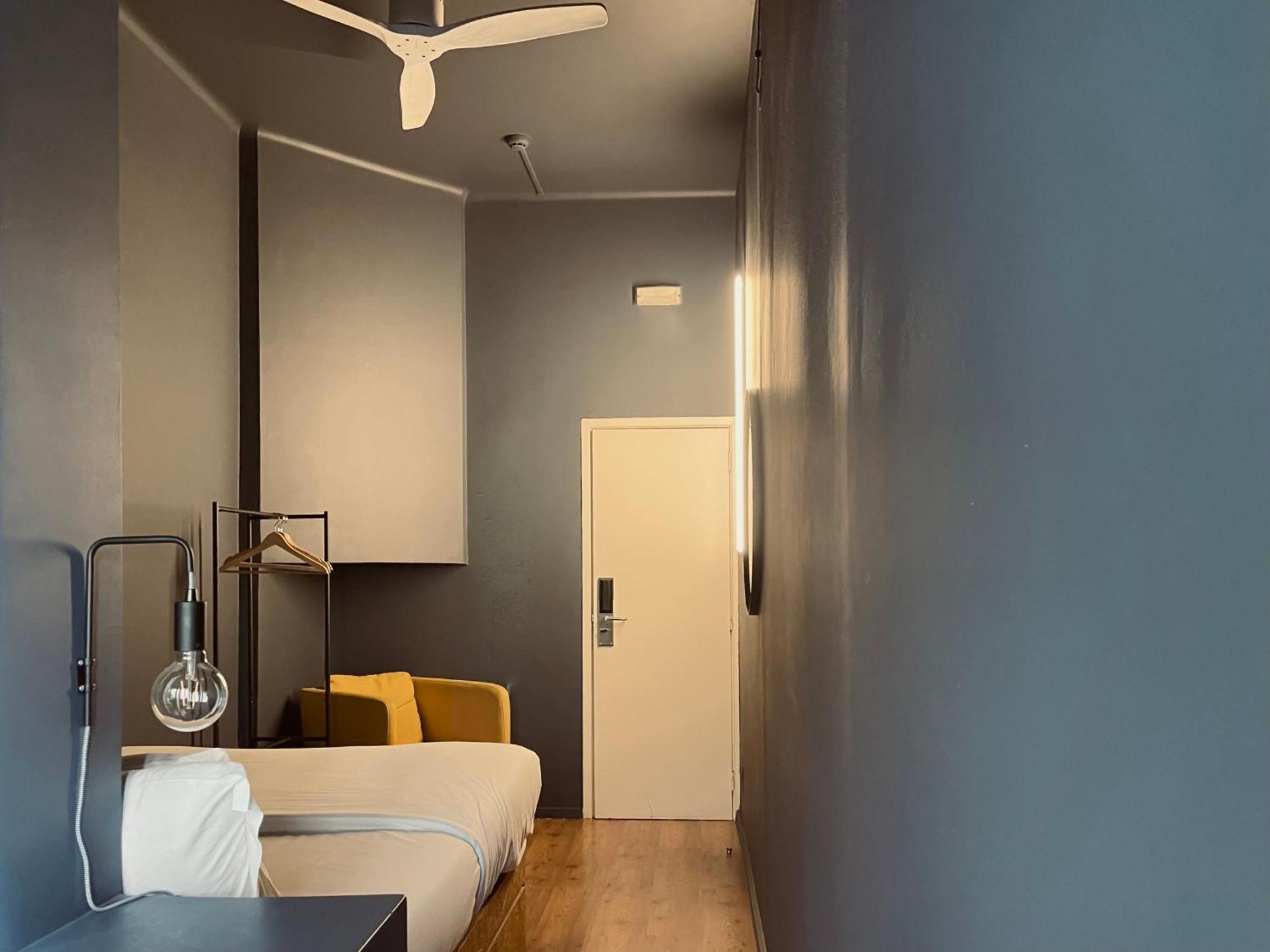 Hostal Avenue &