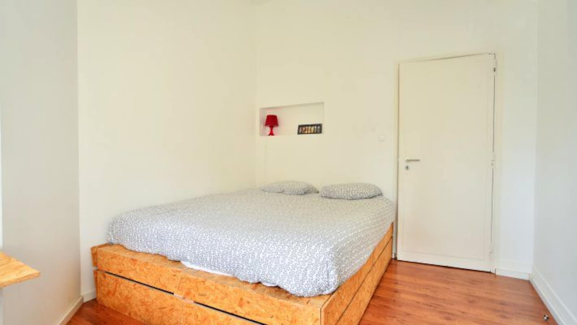 Hostal Avenue & *